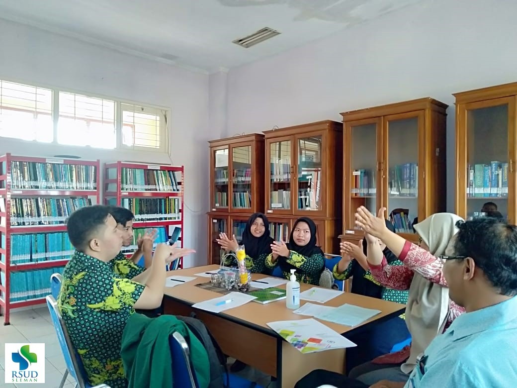 images/kegiatan Edukasi Mahasiswa Praktek.jpg